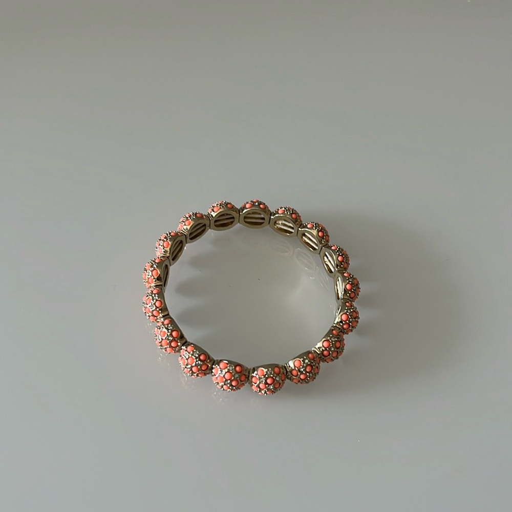 Banana Republic coral bracelet – stretch fit, one size, excellent condition!